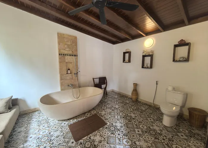 Villa Veyla 10 Mins Walk To